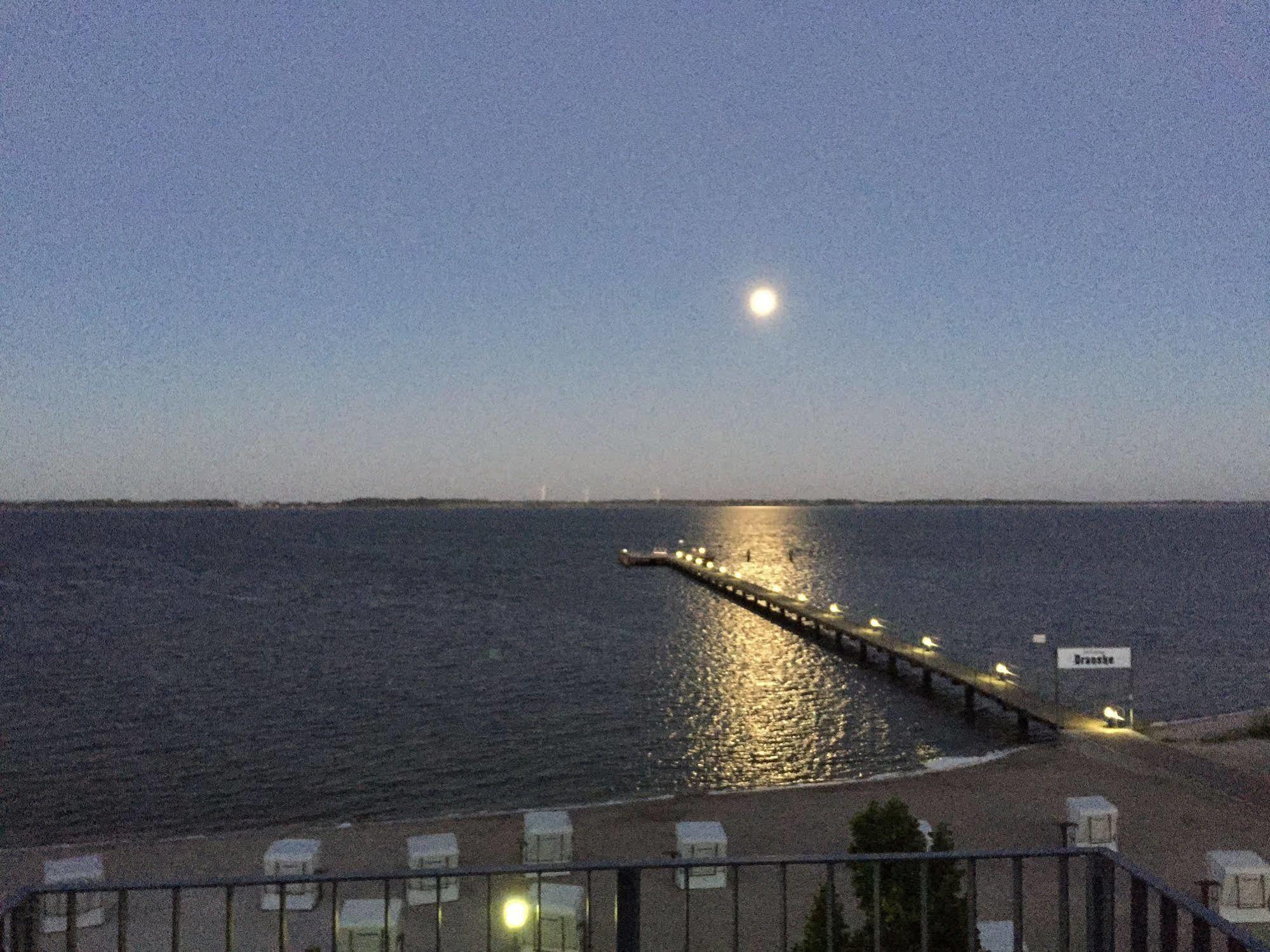 Strandhotel Dranske Buitenkant foto